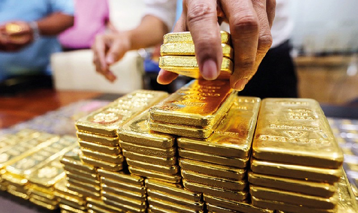 أسعار الذهب تنخفض وسط توترات الشرق الأوسط